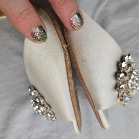 Badgley Mischka Lacie White Ivory Satin Pumps Crystal Embellished 8M - Picture 11 of 15